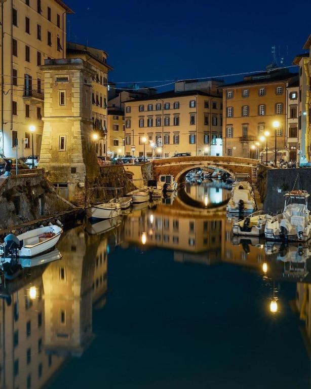 Renovated apartment with 3 bedrooms in an historic palazzo between port and old town - 3