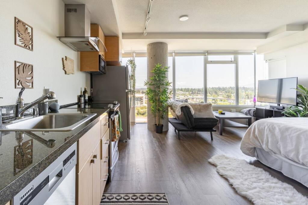Convenient Downtown Bellevue with Virtual Front Desk