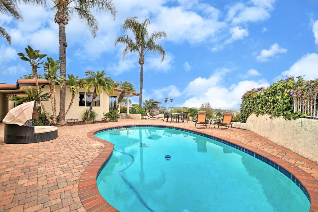 Stunning Palos Verdes Escape Pool, Fire Pit!