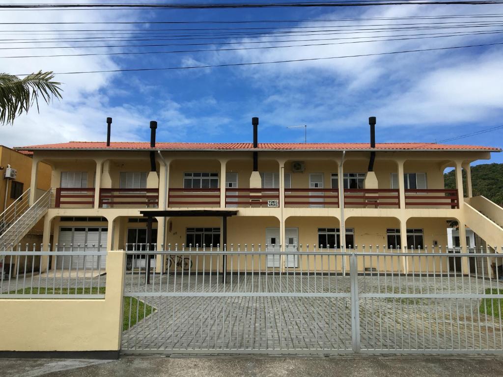 Apartamentos Pinheira Kitinete 02 - Praia de Cima — Hotel in Palhoca
