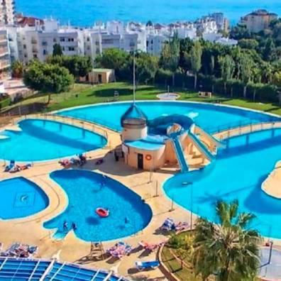Precioso alojamiento con piscinas - 1