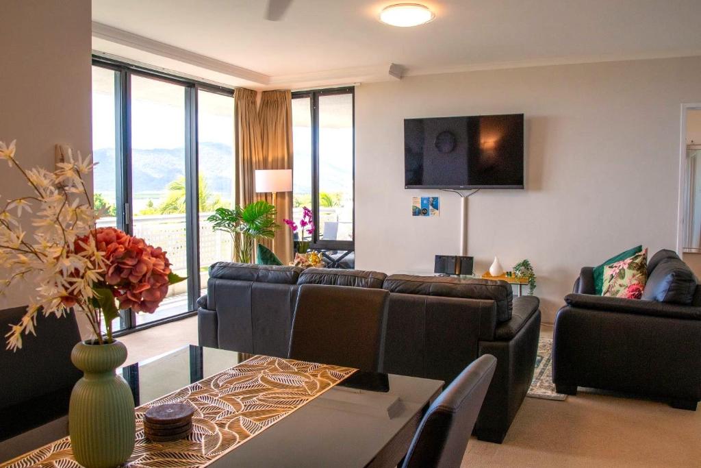 Cairns Luxury Waterview Apartment