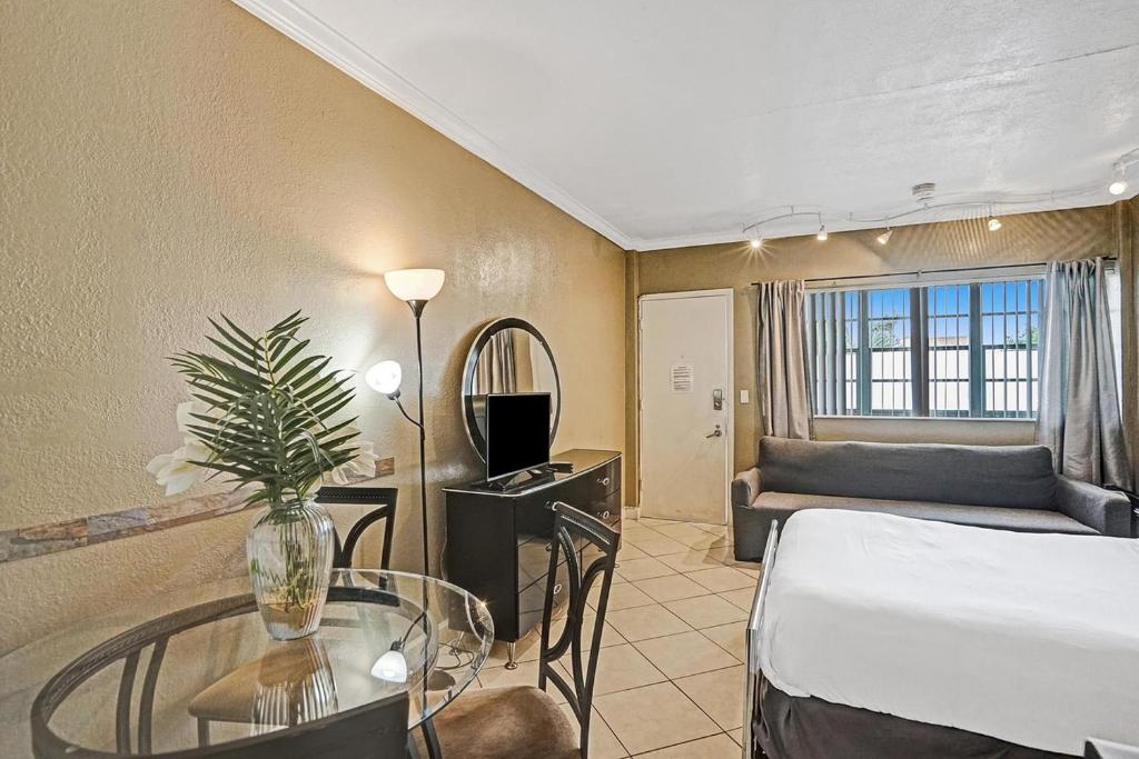 Pool View Studio1 Bath Hallandale Beach Pool And Free Parking photo
