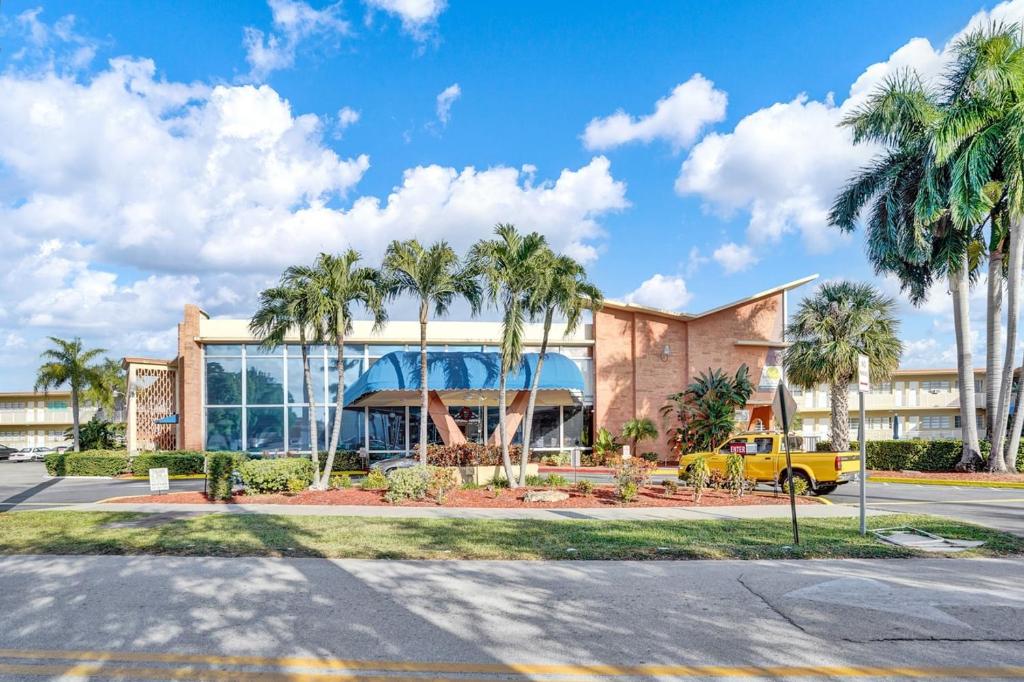 Pool View Studio1 Bath Hallandale Beach Pool And Free Parking photo