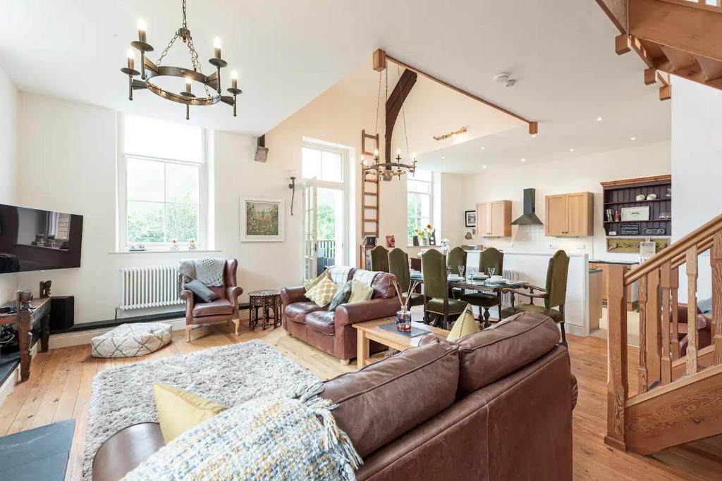 Converted Chapel, Stunning Sea & Mountain Views!, Penmaen-mawr