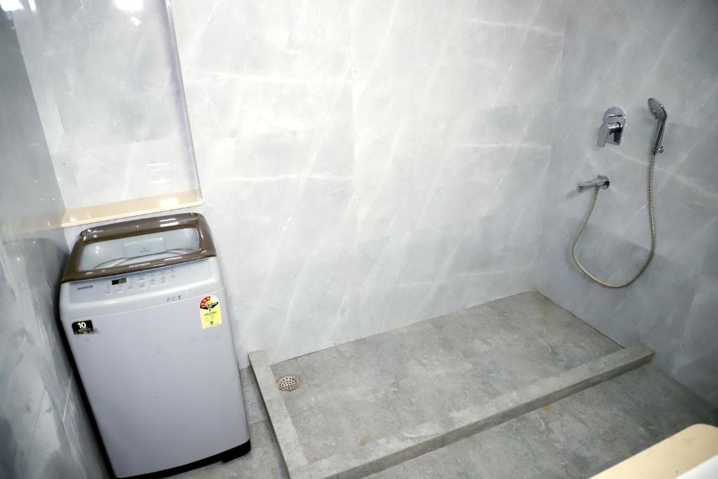 Fortune Home Service Apartment 3Bhk,E-28, Saket 2B photo