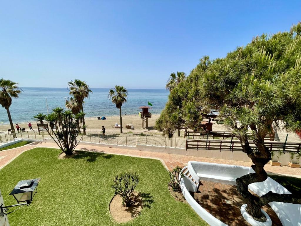 Dona Lola Micaela Beach front duplex apartment with open sea and beach views located between Marbella and Fuengirola - Costa del Sol - CS148 - 5