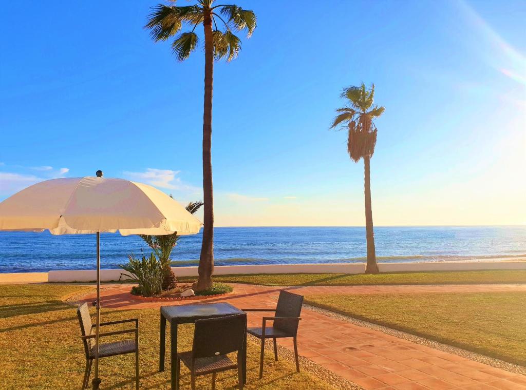 Dona Lola Macarena - Beautiful Frontline beach house between Fuengirola and Marbella - CS100 - 1
