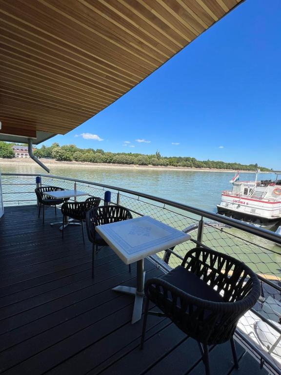 Vogue Boat Apartments photo