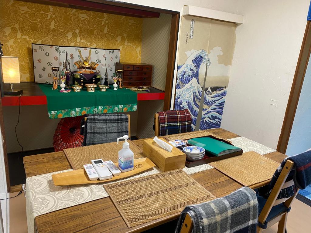 格安一戸建2階部分貸切、バス停から徒歩2分、箱根海賊船の乗れる箱根町港、芦ノ湖近く、1.5日プラン可