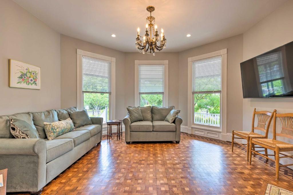 Charming Greenport Gem 1, 1 Mile to Ferry! (NY) reviews, prices of Hotels