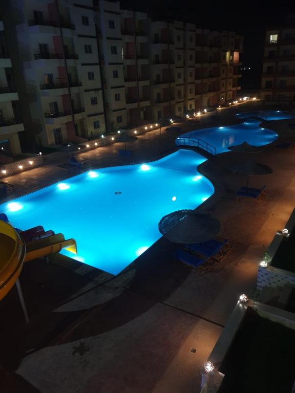 شاليه فندقى للعائلات غرفة وريسيبشن بمنتجع ريتال فيو الساحل الشمالى — Hotel in Alexandria