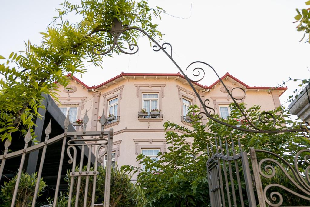 Barba Boutique Hotel — Hotel in Korce