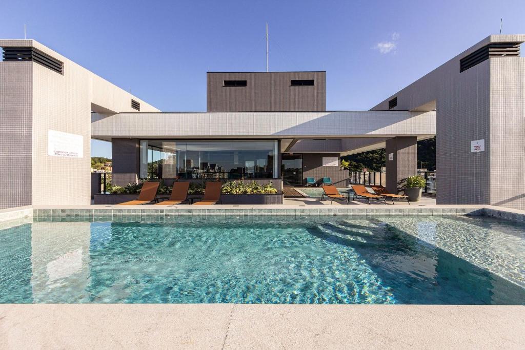 Adra 101 - Apartamento no centro de Bombinhas - Rooftop com piscina e academia - À poucos metros da praia., Bombinhas