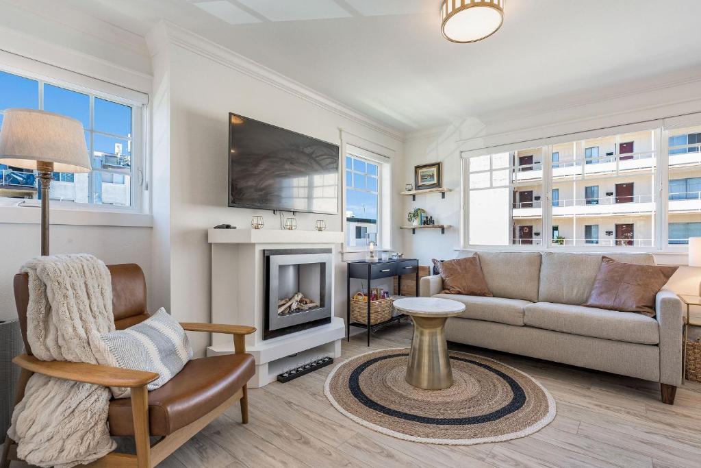 Alki Beach Dream Location Has It All — Hotel in Seattle (WA)