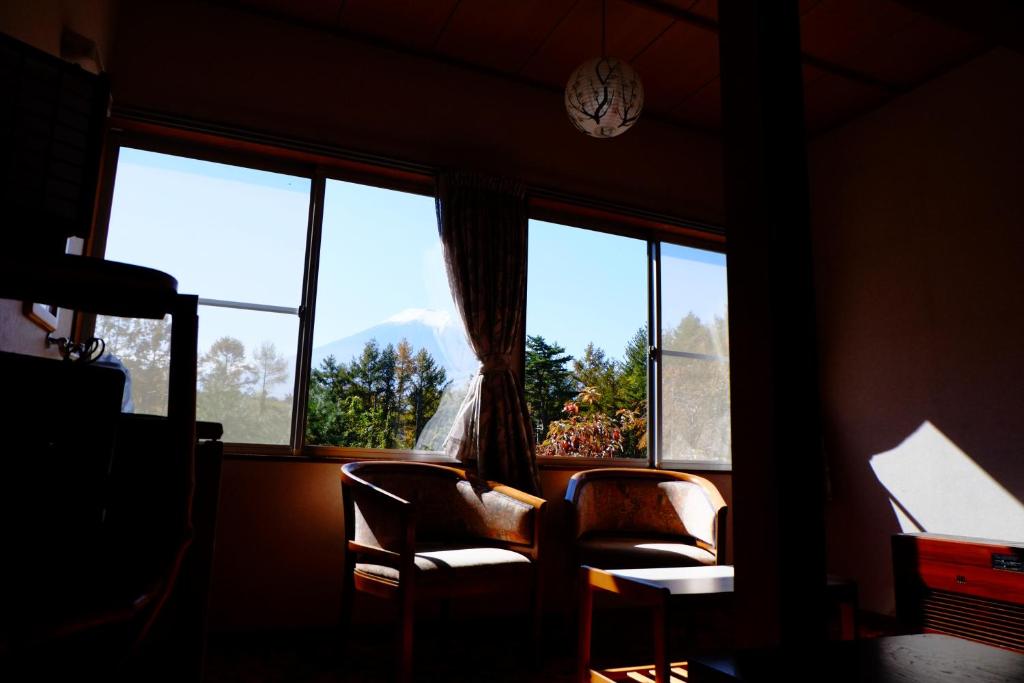 1. Ryokan F..