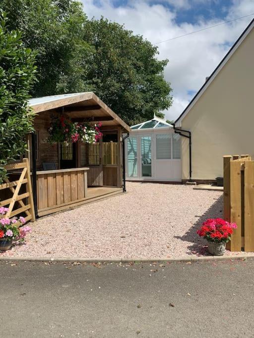 Lazy Acres Annex, Langtree