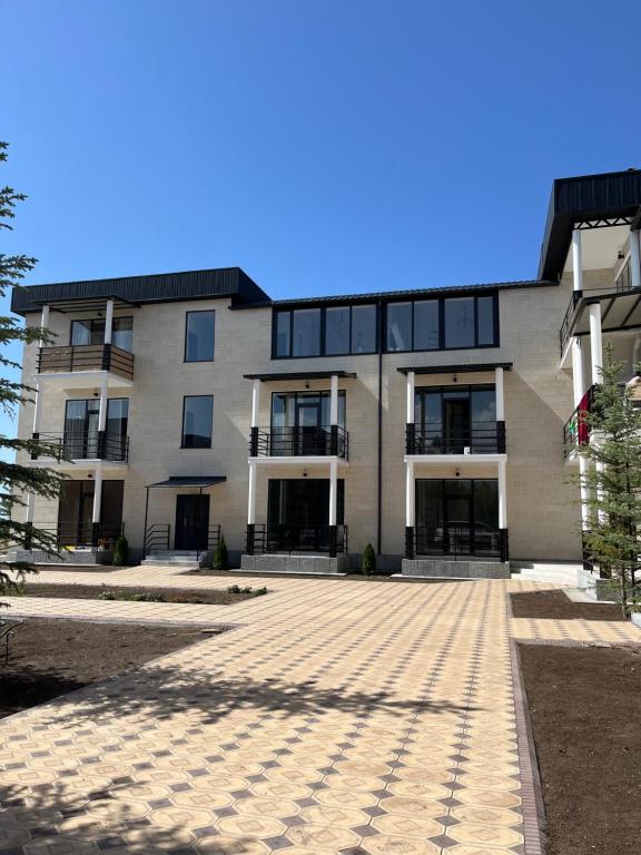 Берег-4, Bosteri