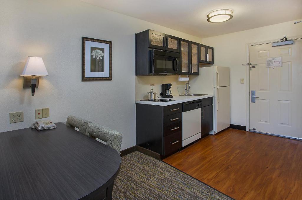 Candlewood Suites Louisville Airport photo