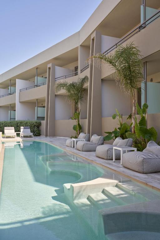 スイミングプール