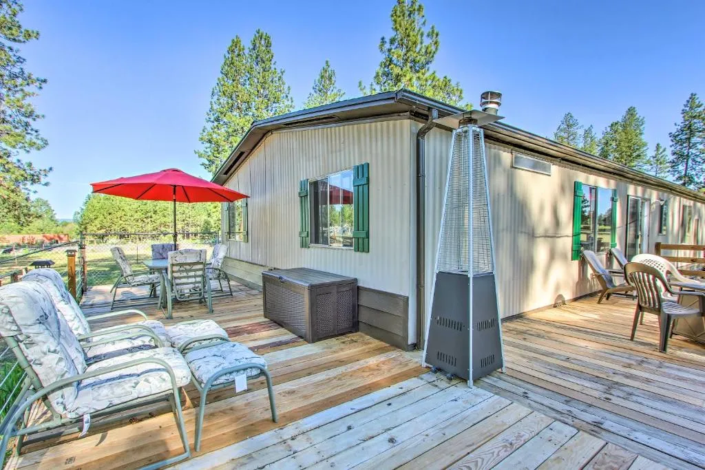 Cozy Chiloquin Retreat Less Than 30 Mi to Crater Lake!，位于Chiloquin的酒店
