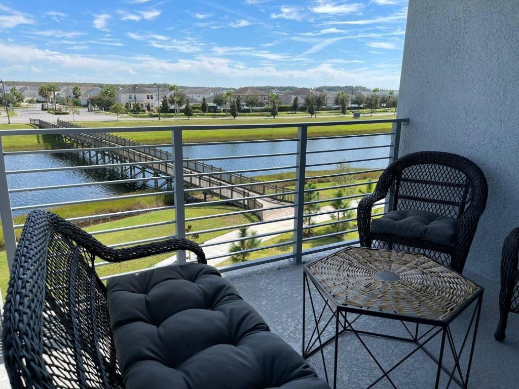 New 3-bed Deluxe Apt at Storey Lake near Disney — Hotel in Orlando (FL)