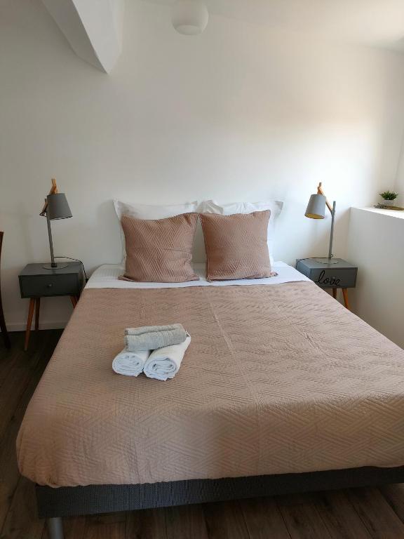 3 rooms, 2 bathrooms, in a villa. Lightfull, quiet and charm - 3