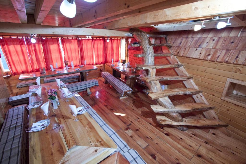 Restaurant, Guesthouse Planinarski dom Neviđen'o in Zabljak