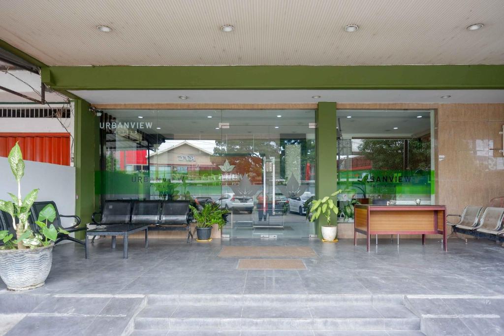 Urbanview Hotel Capital Makassar photo