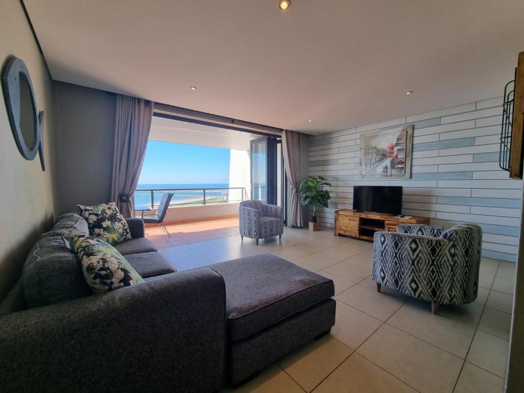 Accommodation Front - Immaculate 4 Sleeper with Ocean & Harbour Views, Durban