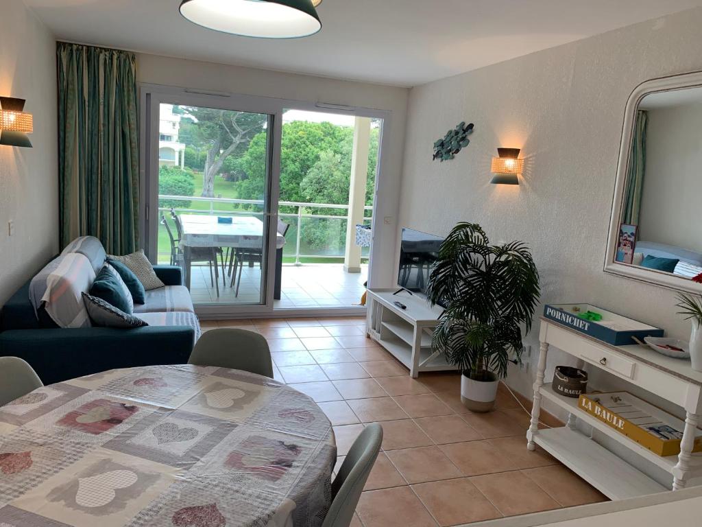 Appartement avec grande terrasse dans un magnifique parc à 5 minutes de la plage - 4