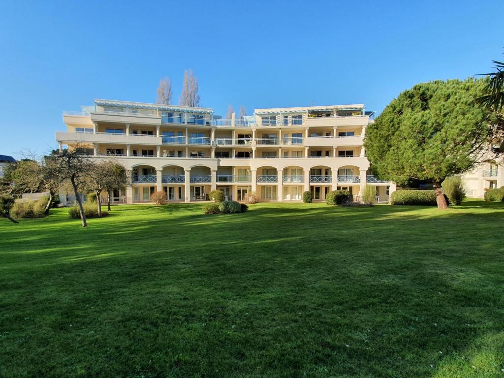 Appartement avec grande terrasse dans un magnifique parc à 5 minutes de la plage - 5