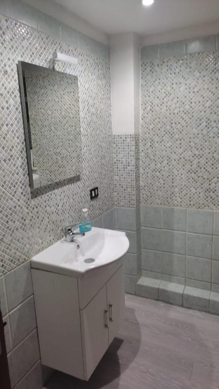 Cheap Central Room photo