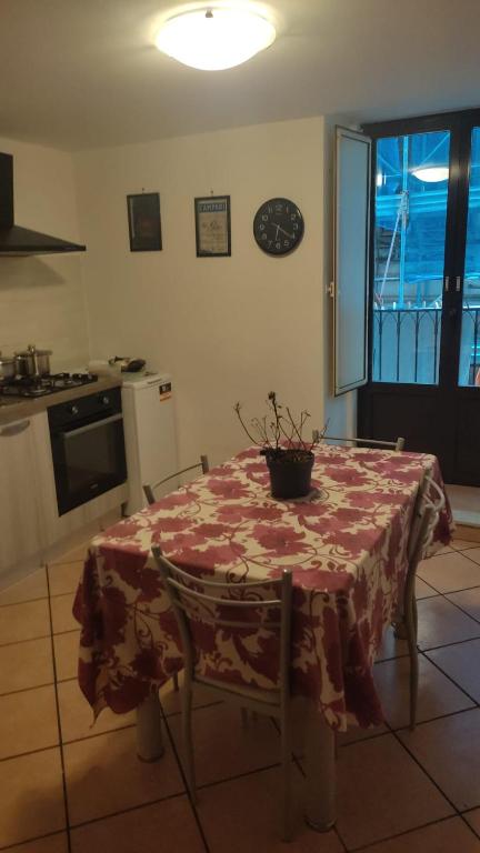 Cheap Central Room photo