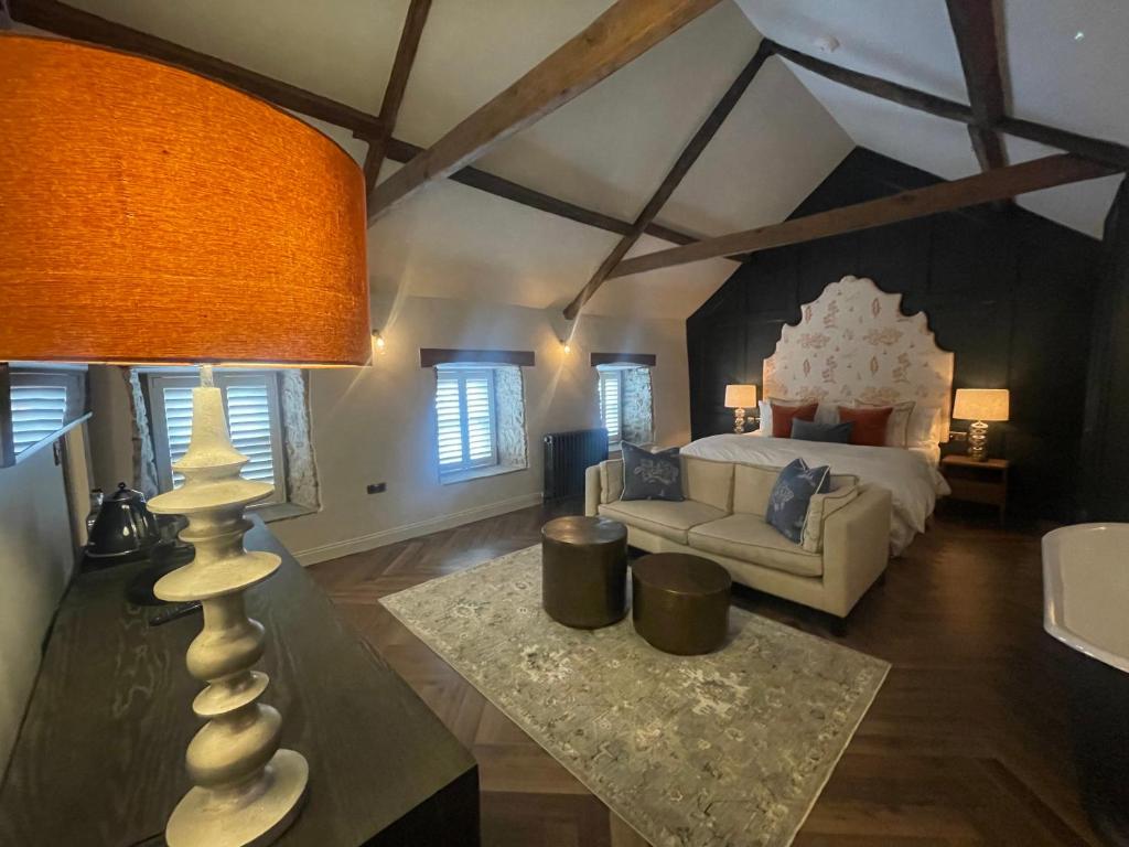 The Hideaway, Saint Brides Major