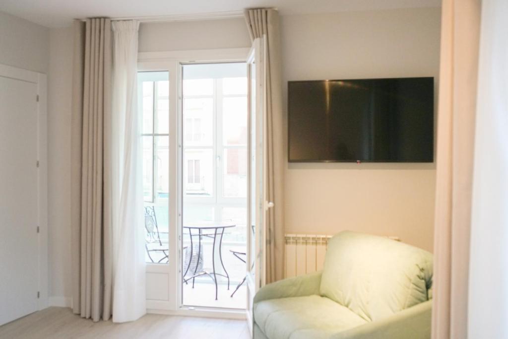APARTAMENTOS LA FLORA BURGOS todos con aire acondicionado y ascensor - 3