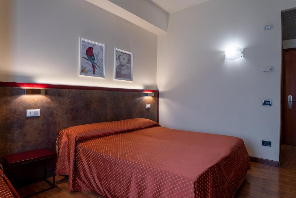 Hotel Room 2