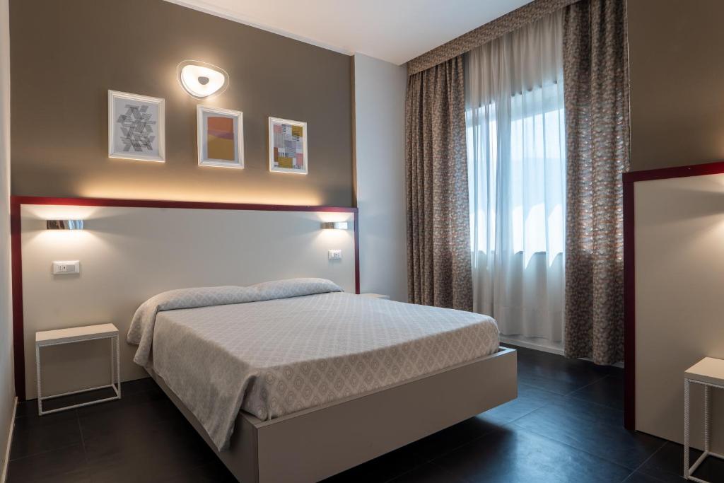 Hotel Room 4
