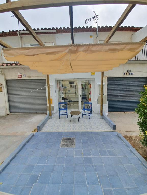 LA MAISONNETTE BLEUE - 2