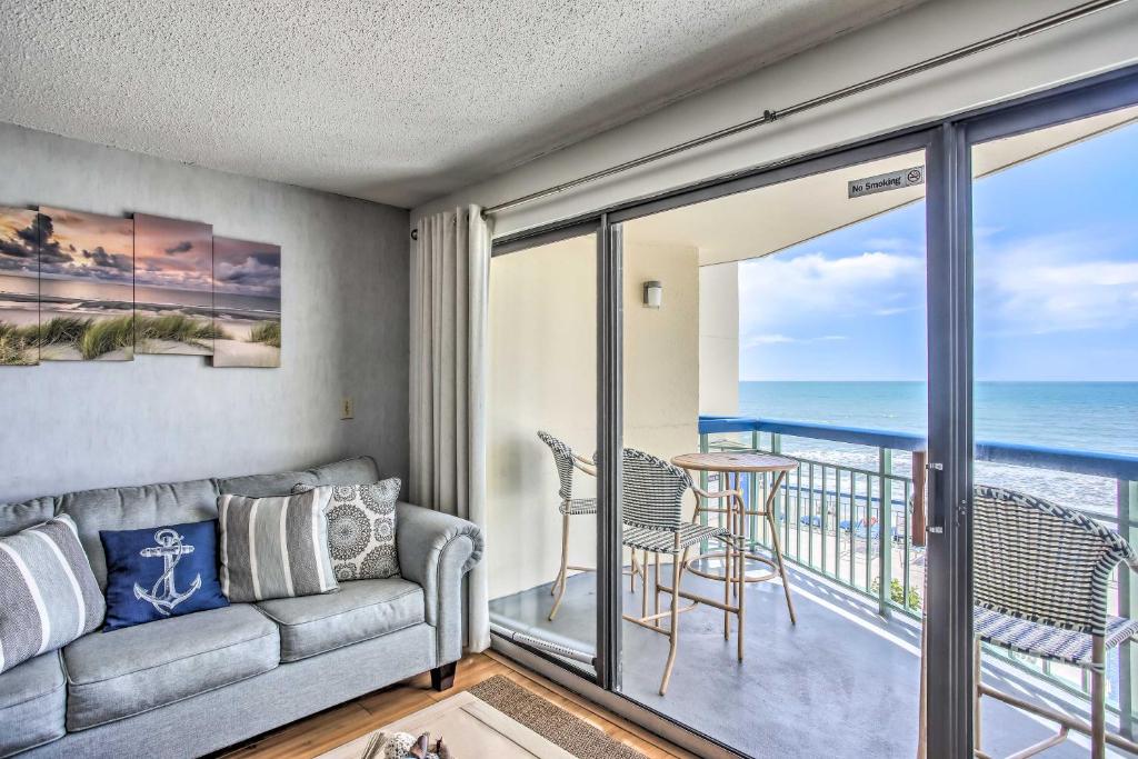 Oceanfront Condo w Pool in North Myrtle Beach 전경