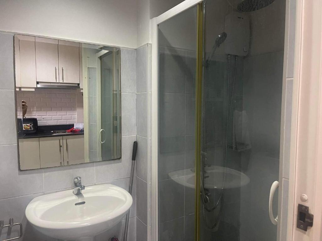 Sea Residences MOA Arena, SMX 1BR free wifi & Netflix photo