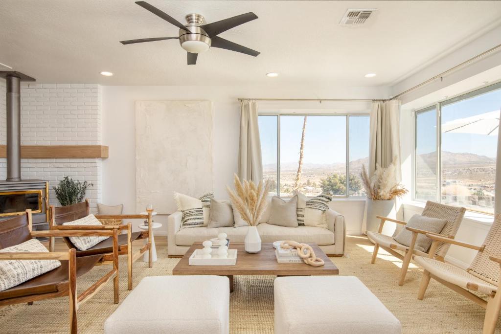 Echo by AvantStay Gorgeous JTree Home w Stunning Views