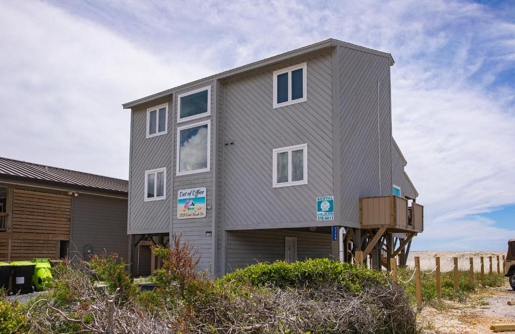 Out Of Office by Oak Island Accommodations, Oak Island