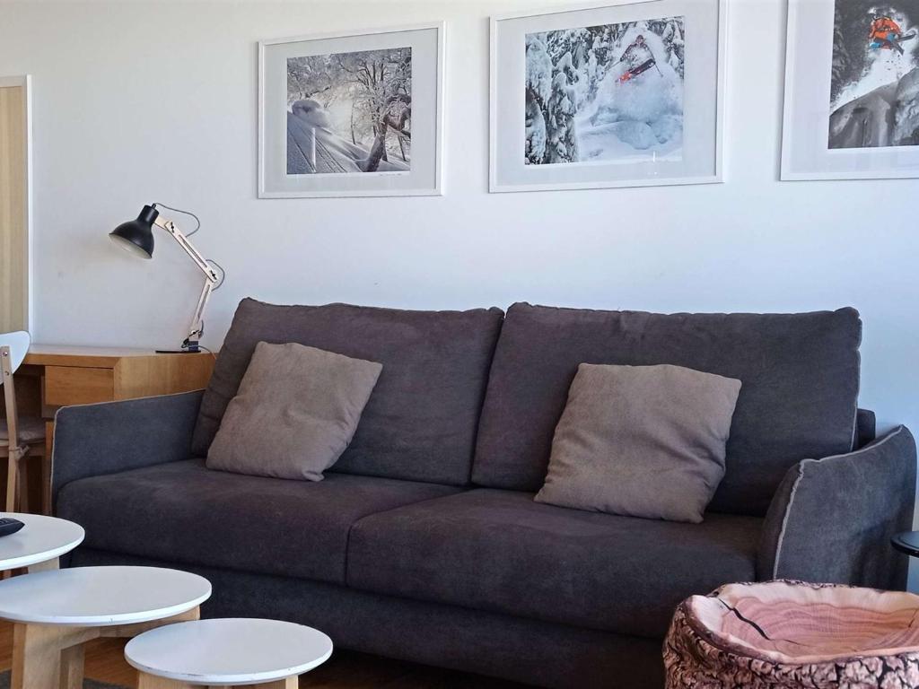 Appartement rénové 47m² - 6 pers, proche pistes et commodités, quartier animé, parking inclus - FR-1-545-32 - 2