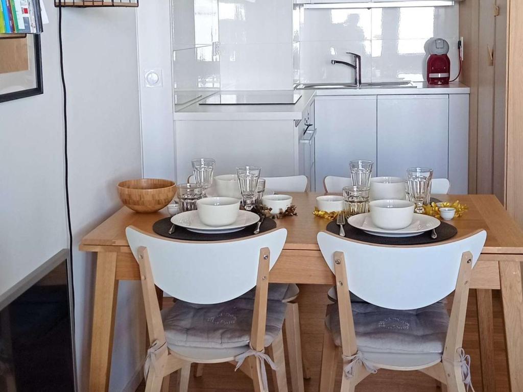 Appartement rénové 47m² - 6 pers, proche pistes et commodités, quartier animé, parking inclus - FR-1-545-32 - 3