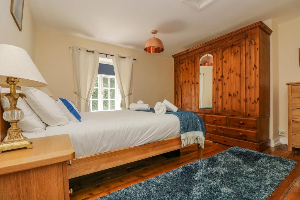 9 Copes Gardens, Truro photo 2