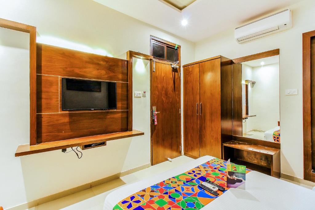 Super OYO Townhouse OAK Hotel Devanshi Inn photo
