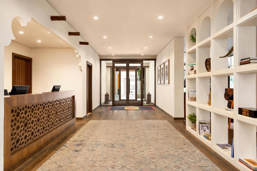 フロント・ロビー