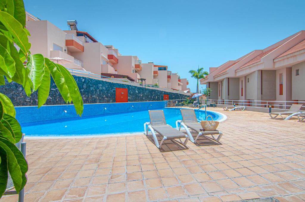 Townhouse Sunset - Pool area, chill out terrace and BBQ - 2