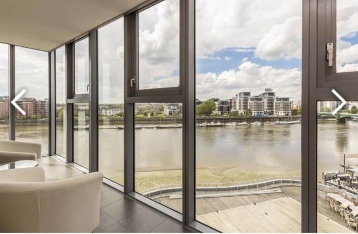 Luxury Riverside Apartment — Hotel in London